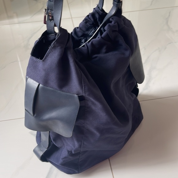 Espirit tote bag over shoulder - Picture 3 of 5